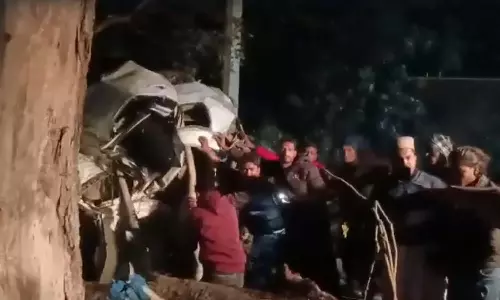 உ.பியில் இரண்டு வெவ்வேறு விபத்துகள்- 10 பேர் உயிரிழப்பு