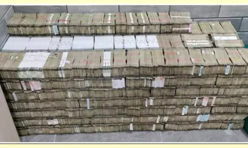 மும்பை, அகமதாபாத் உள்பட 7 இடங்களில் சோதனை: ரூ.13.5 கோடி பறிமுதல் செய்த அமலாக்கத்துறை