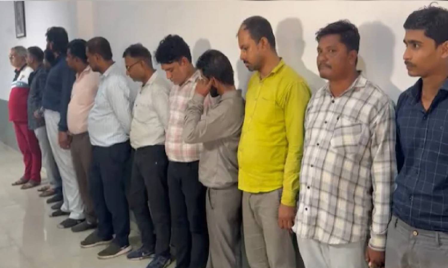 குஜராத்தில் போலி மருத்துவ பட்டப்படிப்பு சான்றிதழை ரூ.70 ஆயிரத்துக்கு விற்ற கும்பல் சிக்கியது