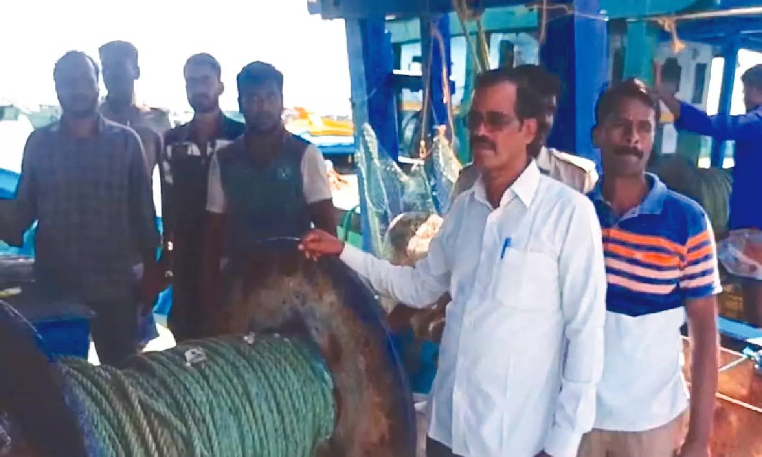 ராமேசுவரத்தில் சீன என்ஜின்கள் பொருத்தப்பட்ட 2 விசைப்படகுகள் பறிமுதல்