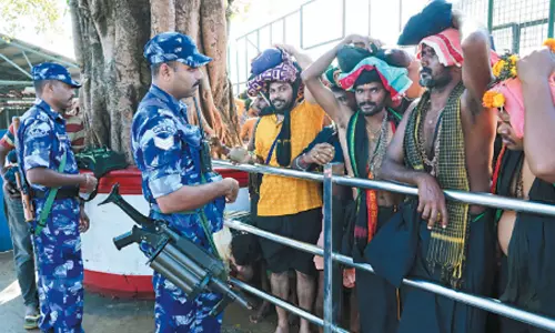 சபரிமலையில் நாளுக்கு நாள் பக்தர்கள் கூட்டம் அதிகரிப்பு- இதுவரை 16.25 லட்சம் பேர் தரிசனம்