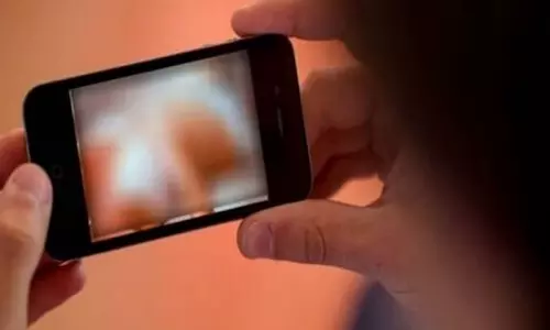 மயக்கும் குரலில் இனிக்கப் பேசி இளைஞர்களை சீரழிக்கும் செயலிகள்- கடிவாளம் வருமா?