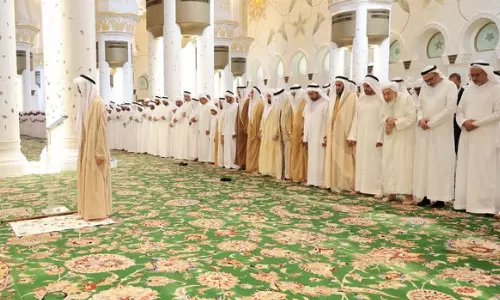 மழை பெய்து ஊர் செழிக்க வேண்டும்.. ஐக்கிய அரபு அமீரகத்தில் நடைபெற்ற சிறப்பு வழிபாடு