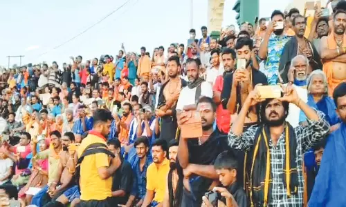 விடுமுறை நாளான இன்று கன்னியாகுமரியில் திரண்ட ஐயப்ப பக்தர்கள்