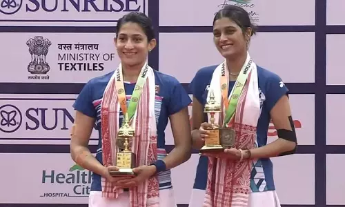 கவுகாத்தி மாஸ்டர்ஸ் பேட்மிண்டன்: பெண்கள் இரட்டையர் பிரிவில் சாம்பியன் பட்டம் வென்ற இந்திய ஜோடி