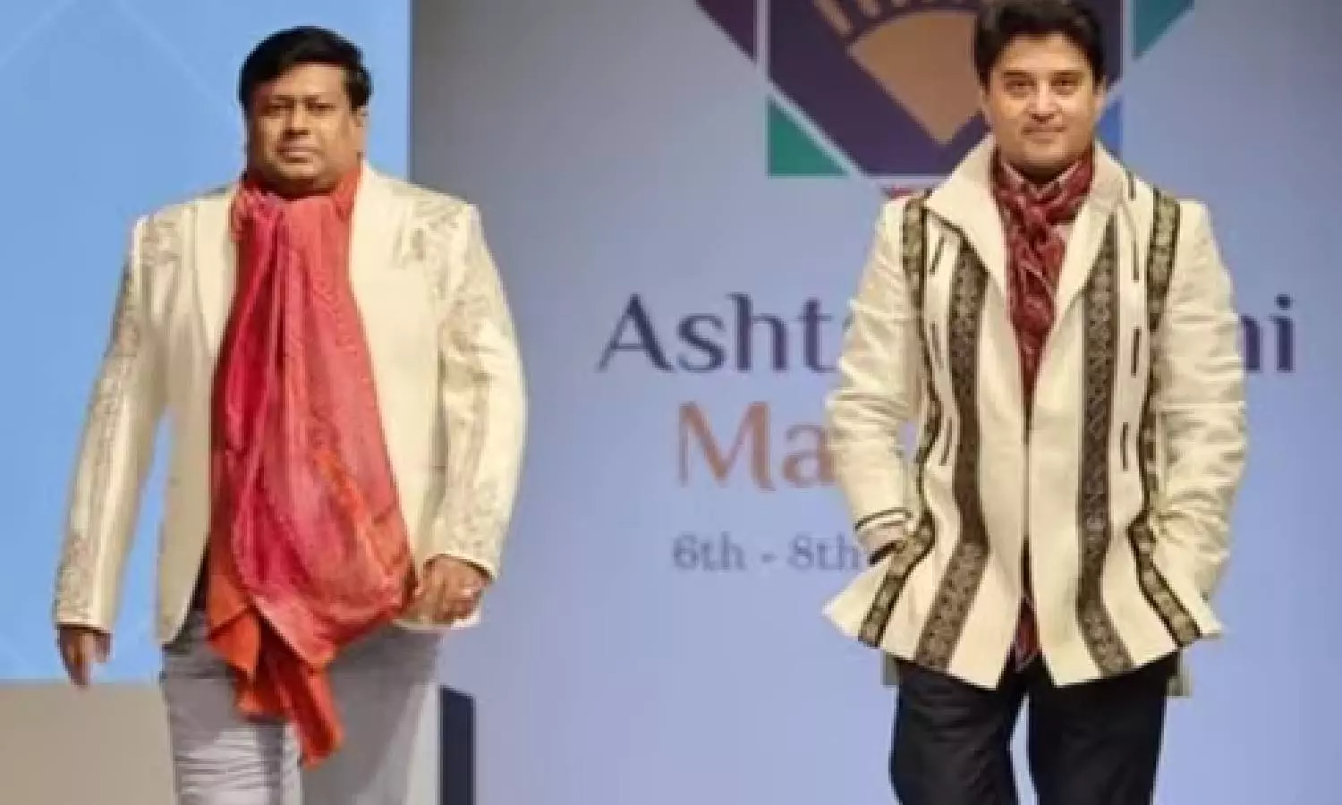 பேஷன் ஷோவில் ஒய்யாரமாக நடந்து வந்து அசத்திய மத்திய மந்திரிகள்