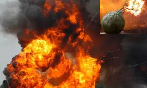 வீட்டில் நாட்டு வெடிகுண்டு வெடித்து விபத்து..   தயாரிக்கும்போது பிசிறு தட்டியதால் 3 பேர் பலி