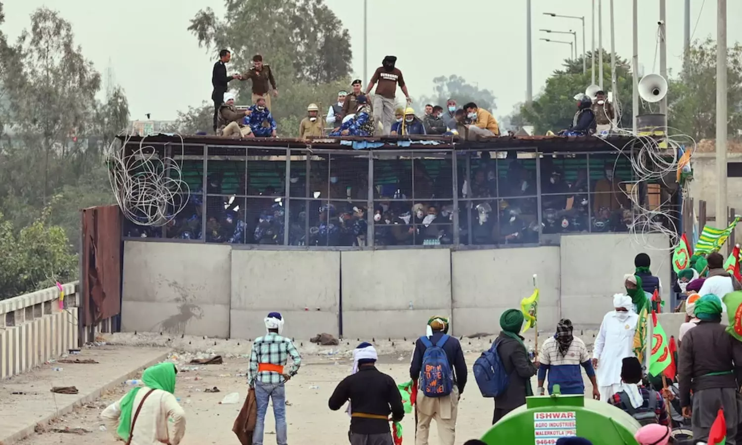 சம்பு எல்லையை திறக்கக் கோரிய வழக்கு.. உச்சநீதிமன்றத்தில் இன்று விசாரணை சம்பு எல்லையை திறக்கக் கோரிய வழக்கு.. உச்சநீதிமன்றத்தில் இன்று விசாரணை