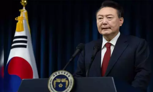 வெளிநாடு செல்ல தென்கொரிய அதிபருக்கு தடை