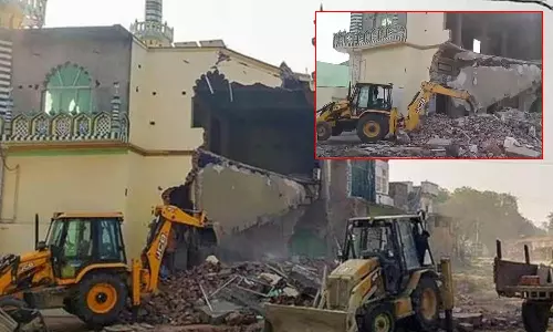 உ.பி.யில் 185 வருட பழமையான மசூதியின் ஒரு பகுதி இடிப்பு: ஆக்கிரமிப்பு என காரணம் கூறிய அதிகாரிகள்