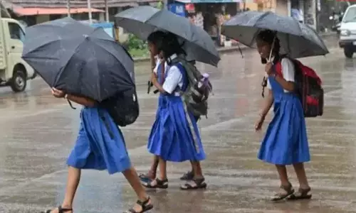 கனமழை எதிரொலி- புதுச்சேரி, காரைக்காலில் நாளை பள்ளி, கல்லூரிகளுக்கு விடுமுறை