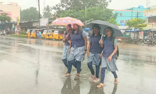 தருமபுரி, கிருஷ்ணகிரி மாவட்டங்களில் மழை- பொதுமக்களின் இயல்பு வாழ்க்கை பாதிப்பு