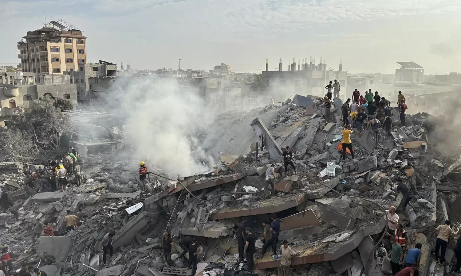 காசா முனையில் இஸ்ரேல் கொடூர தாக்குதல்.. குழந்தைகள் உள்பட 33 பேர் உயிரிழப்பு காசா முனையில் இஸ்ரேல் கொடூர தாக்குதல்.. குழந்தைகள் உள்பட 33 பேர் உயிரிழப்பு