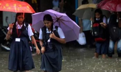 கனமழை காரணமாக பல மாவட்டங்களில் பள்ளி, கல்லூரிகளுக்கு இன்று விடுமுறை