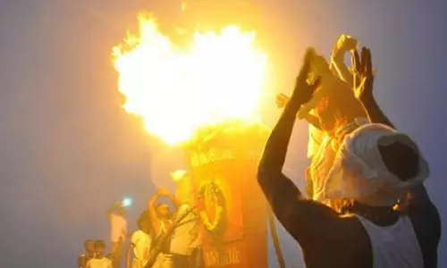 மக்களின் மன இருளை நீக்கும் மகா தீப ஜோதி தரிசனம்!