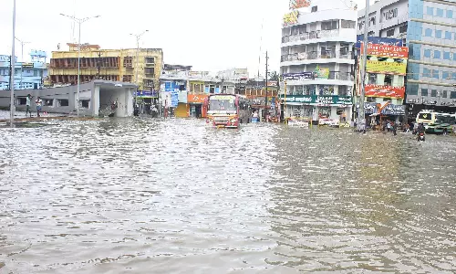 நெல்லை, தூத்துக்குடி, தென்காசி மாவட்டங்களில் கனமழை: 4 ஆயிரம் வீடுகளை வெள்ளம் சூழ்ந்தது