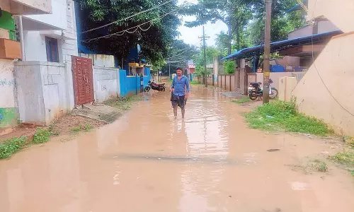 மீனவர்கள் கடலுக்கு செல்லவில்லை: டெல்டா மாவட்டங்களில் 3-வது நாளாக இடைவிடாமல் கொட்டும் கனமழை