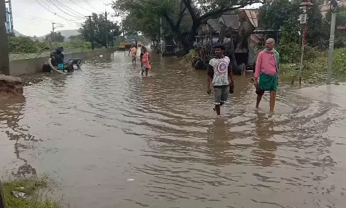 மாங்காடு, பூந்தமல்லியில் வீடுகளை சூழ்ந்த வெள்ளம்