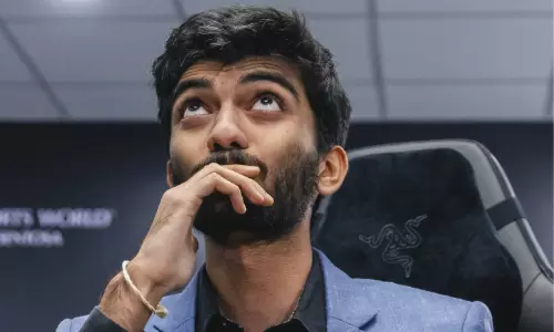 இளம் செஸ் சாம்பியன் குகேஷ்-க்கு ரூ. 5 கோடி பரிசு.. தமிழக அரசு