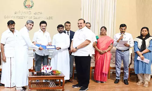 தேவாலயங்கள்- பள்ளிவாசல்- தர்காக்களை புதுப்பிக்க ரூ.3.65 கோடிக்கான காசோலை: மு.க.ஸ்டாலின் வழங்கினார்