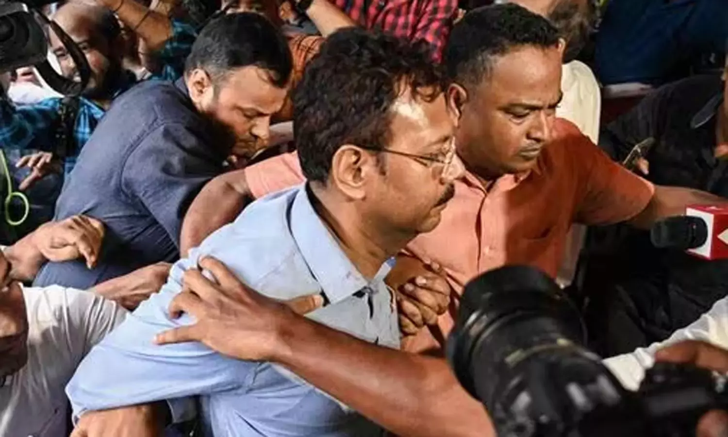 பெண் டாக்டர் கொலை வழக்கு: மருத்துவமனை முன்னாள் டீன் உள்பட 2 பேருக்கு ஜாமின்