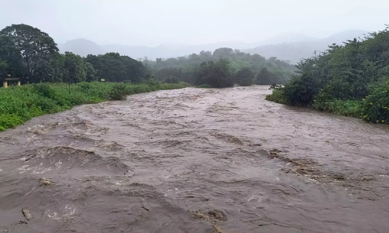 தேனியில் கனமழை: மூல வைகையாற்றில் வரலாறு காணாத வெள்ளப்பெருக்கு