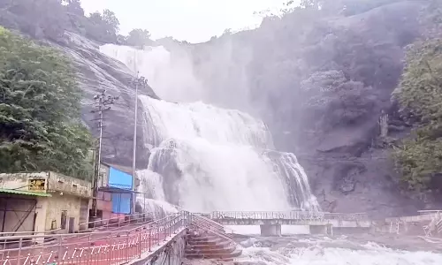 குற்றாலம் அருவிகளில் 4-வது நாளாக குளிக்க தடை