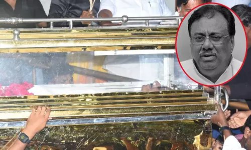 ஈ.வி.கே.எஸ். இளங்கோவன் உடல் முழு அரசு மரியாதையுடன் தகனம்- லைவ் அப்டேட்ஸ்