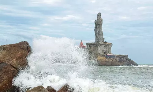 கன்னியாகுமரியில் கடல் சீற்றம்: விவேகானந்தர் மண்டபத்துக்கு படகு போக்குவரத்து ரத்து