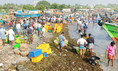 இலங்கை அதிபர் இன்று இந்தியா வருகை: ராமேசுவரம் மீனவர்களை விரட்டியடித்த சிங்கள படையினர்