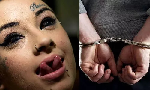 டாட்டூ சென்டரில் நாக்கிற்கு ஆபரேஷன்- கடை உரிமையாளர் உள்பட இருவர் கைது