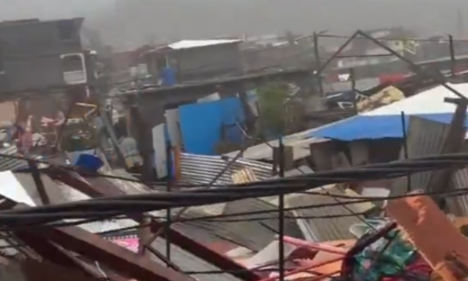 மயோட்டா தீவை புரட்டிய புயல்.. உயிரிழப்புகள் ஆயிரத்தை கடக்கலாம்.. உள்துறை அமைச்சகம் அச்சம்