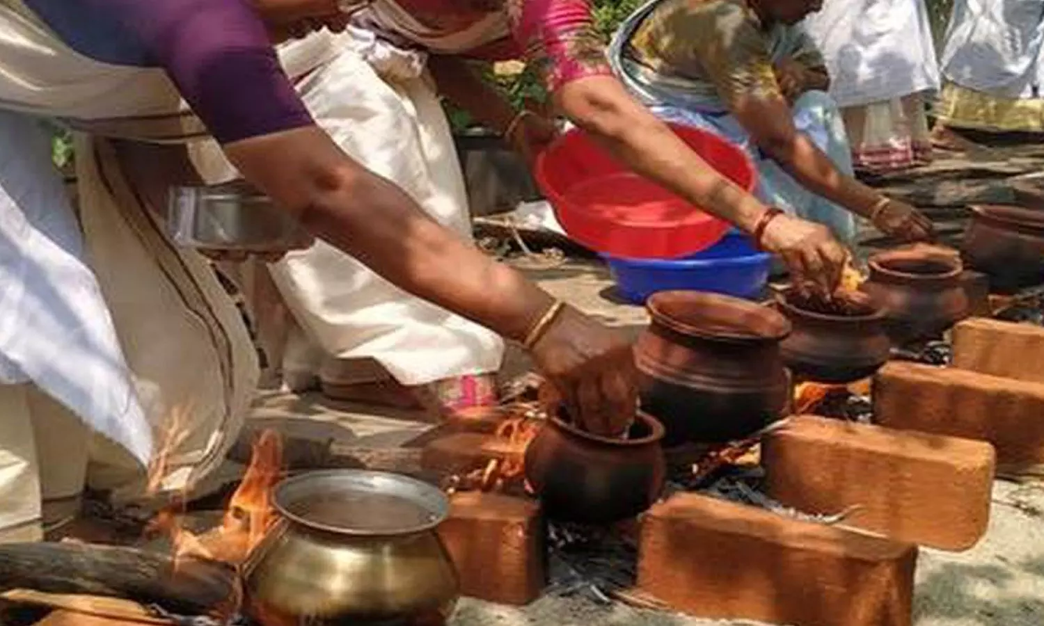 பொங்கல் வைத்து வழிபடும் பொங்காலை விழா பொங்கல் வைத்து வழிபடும் பொங்காலை விழா