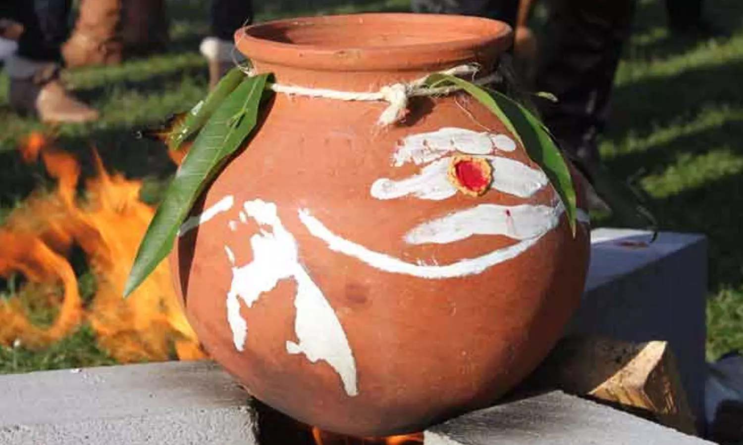 பொங்கல் பானையில் பஞ்சபூதங்கள் பொங்கல் பானையில் பஞ்சபூதங்கள்