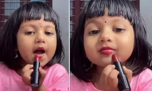 உதட்டு சாயம் பூசும் சுட்டி குழந்தை- வீடியோ