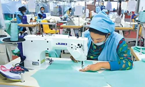 ஆயத்த ஆடை ஏற்றுமதி வர்த்தகம் ரூ.9,460 கோடியாக உயர்வு- ஏற்றுமதியாளர்கள் மகிழ்ச்சி