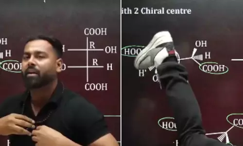 தலைகீழாக நின்று பாடம் நடத்திய ஆசிரியர்- வீடியோ