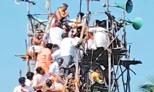 கோவில் கும்பாபிஷேகத்துக்கு சீர்வரிசை வழங்கிய இஸ்லாமியர்கள்