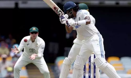 ஆஸ்திரேலியாவுக்கு எதிரான 3-வது டெஸ்ட்: பாலோ ஆனை தவிர்க்க போராடும் இந்தியா