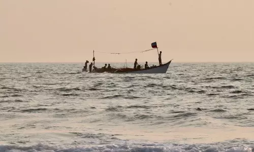 புதுச்சேரி மீனவர்கள் கடலுக்கு செல்ல வேண்டாம்- மீன்வளத்துறை அறிவுறுத்தல்