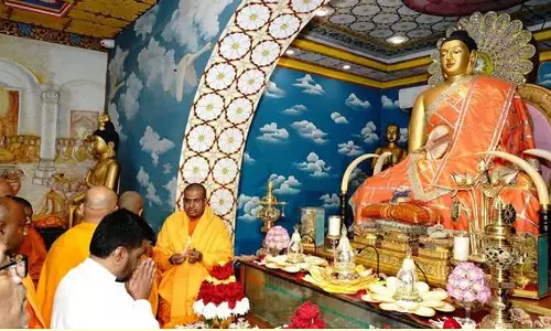 புத்த கயா சென்ற இலங்கை அதிபர்: மகாபோதி கோவிலில் தரிசனம் செய்தார்