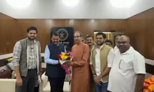 தேவேந்திர பட்னாவிசுடன் உத்தவ் தாக்கரே திடீர் சந்திப்பு