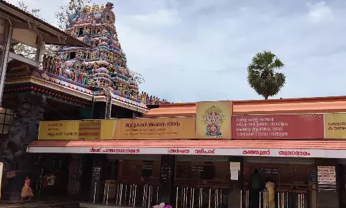 புடவை காணிக்கை செலுத்தினால் திருமணம் நிச்சயம்