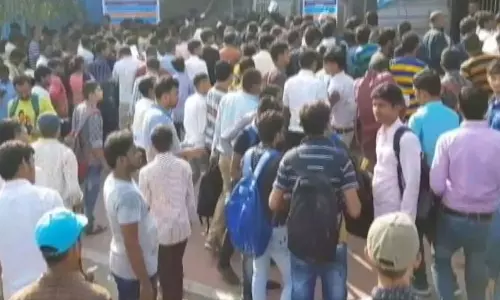 அரசு தேர்வில் ஒருவர் மட்டும் 100-க்கு 101.66 மதிப்பெண்- முறைகேடு நடந்திருப்பதாக கூறி ஏராளமானோர் போராட்டம்