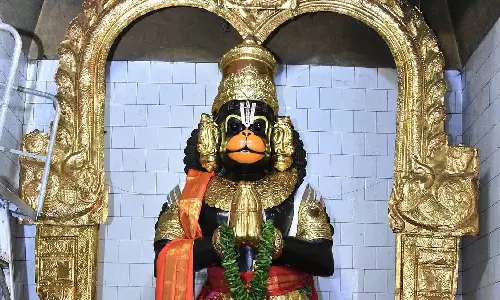 ஆஞ்சநேயருக்கு மாலை சாற்றி வழிபடுவதன் பலன்கள்!