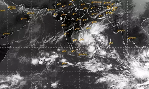 காற்றழுத்த தாழ்வுப்பகுதி வலுப்பெற்றது.... 3 மாவட்டங்களில் இன்று கனமழைக்கு வாய்ப்பு