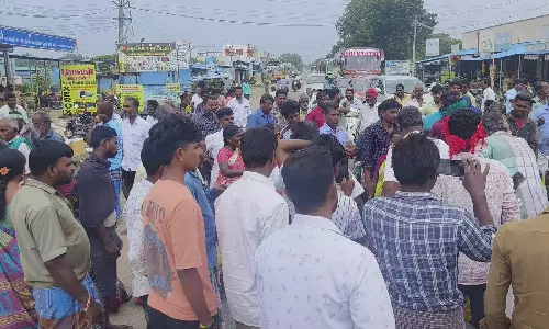 செஞ்சி அருகே ஃபெஞ்சல் புயல் நிவாரணம் வழங்காததை கண்டித்து பொதுமக்கள் சாலை மறியல்