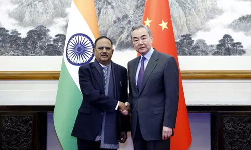 எல்லை பிரச்சனை விவகாரம்: சீன வெளியுறவு மந்திரியுடன் அஜித் தோவல் பேச்சு