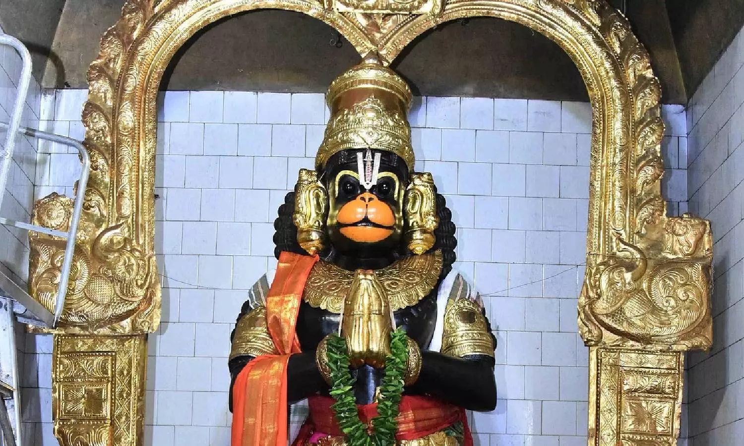 ஆஞ்சநேயருக்கு மாலை சாற்றி வழிபடுவதன் பலன்கள்!