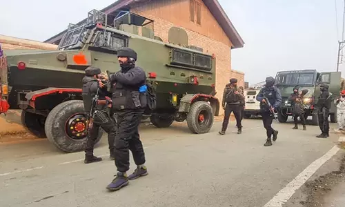 ஜம்மு காஷ்மீரில் துப்பாக்கிச்சூடு- 5 பயங்கரவாதிகள் சுட்டுக் கொலை